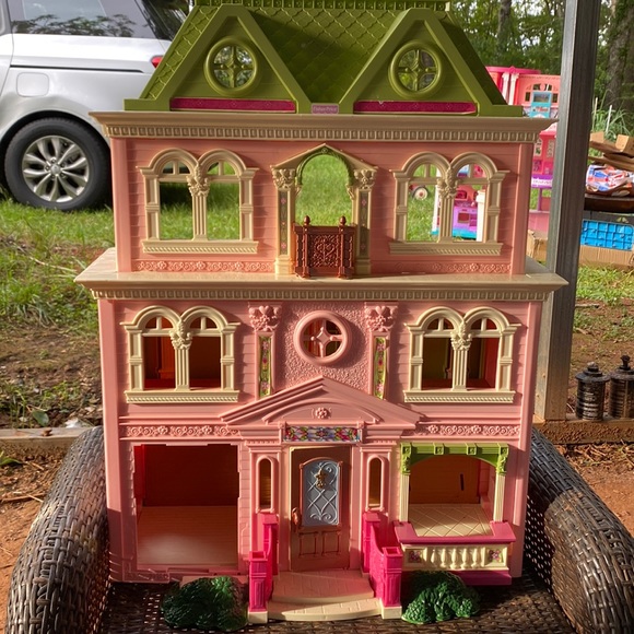 Fisher Price Loving Family Victorian Dollhouse Four Stories - Picture 1 of 11